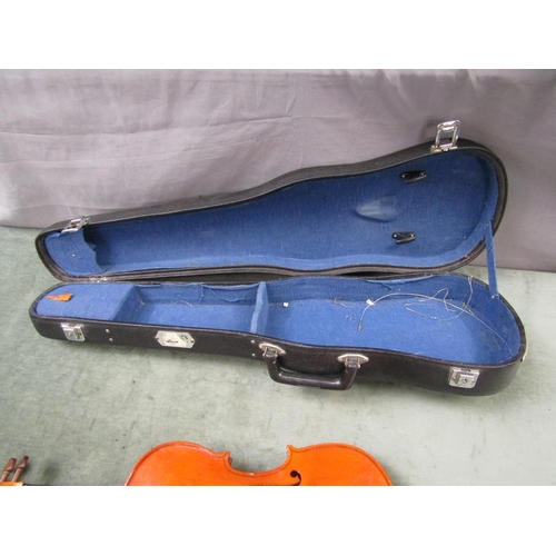 1351 - VIOLIN IN CASE