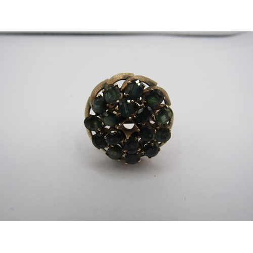 1455 - GOLD GREEN STONE SET COCKTAIL RING SIZE N (CENTRAL STONE MISSING)