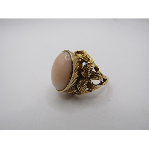 1457 - 14ct GOLD CORAL SET RING SIZE M 1/2 - TOTAL WEIGHT 13.2g