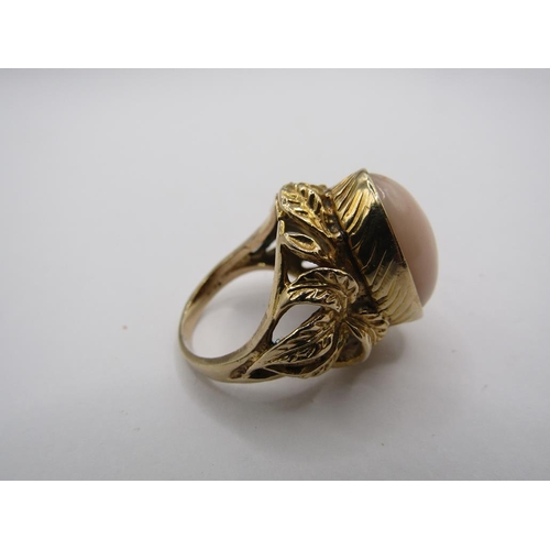 1457 - 14ct GOLD CORAL SET RING SIZE M 1/2 - TOTAL WEIGHT 13.2g