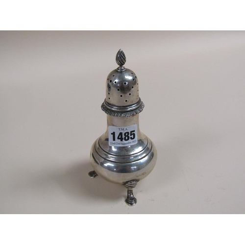 1485 - SILVER SUGAR SIFTER, MAKERS MARKS FOR HARRODS LONDON 1960 5.7ozt