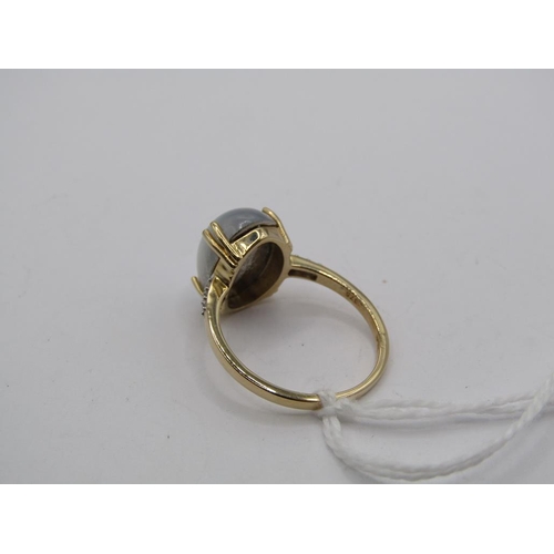 1488 - GOLD MOONSTONE RING - SIZE P 1/2