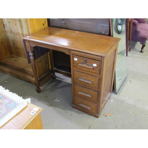 626 - 1390s OAK DESK