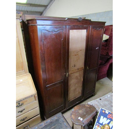 780 - EDWARDIAN MAHOGANY WARDROBE