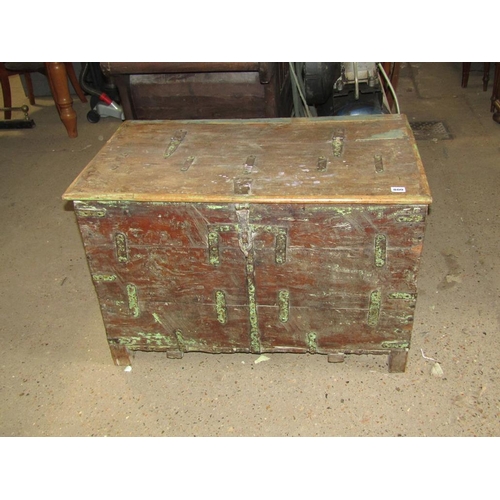 800 - RUSTIC TRUNK