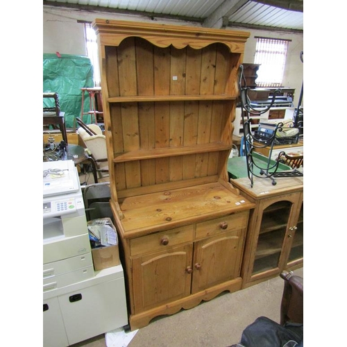 852 - PINE DRESSER