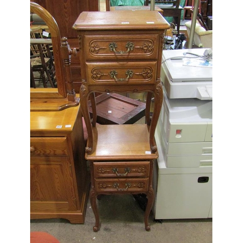 854 - PAIR OF CONTINENTAL OAK BEDSIDE CHESTS