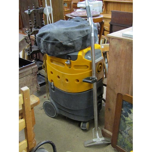 911 - CARPET CLEANING MACHINE