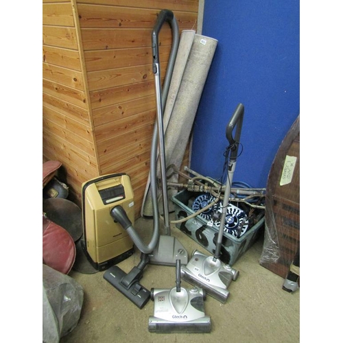 920 - VACUUM CLEANERS