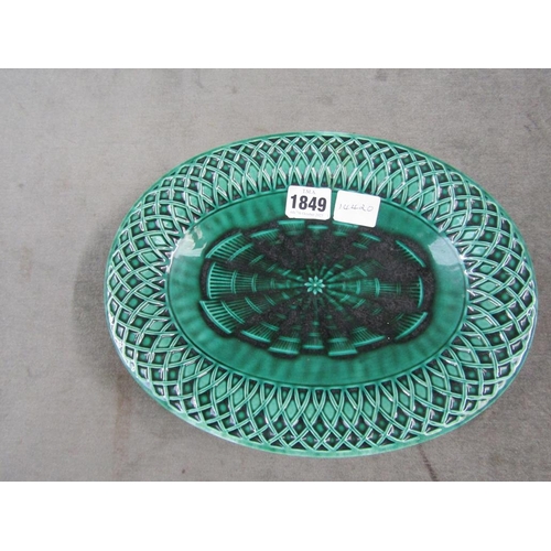 1849 - WEDGWOOD GREEN MAJOLICA BASKET WEAVE DISH, 28CM W