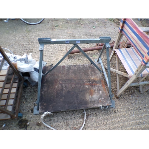 972 - METAL STAND AND WOODEN TROLLEY