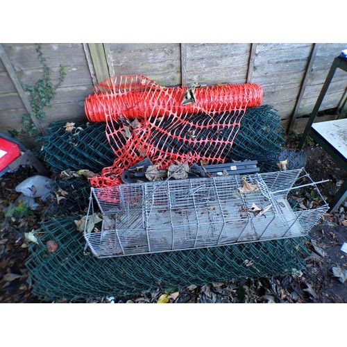 1000 - QTY OF WIRE FENCING AND ANIMAL TRAPS