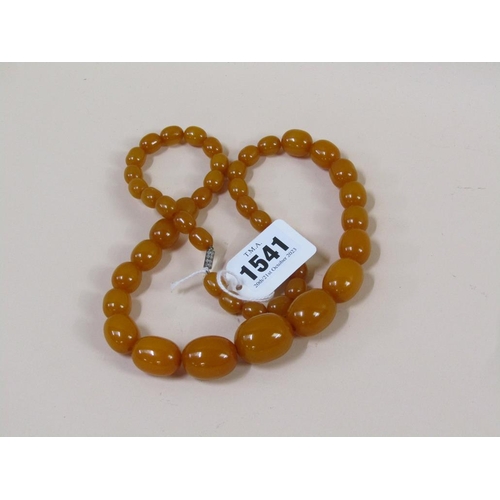 1541 - STRING OF AMBER BEADS, WEIGHT 81.9g