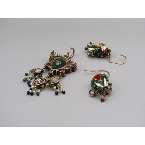 1632 - INDIAN GOLD SET ENAMEL PENDANT BROOCH AND A PAIR OF EARRINGS