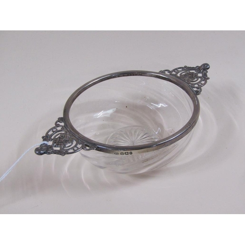 1646 - HENRY STRATFORD, SHEFFIELD 1909 SILVER RIMMED GLASS QUAICHE