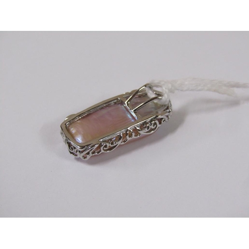 1666 - SILVER MOTHER OF PEARL PENDANT