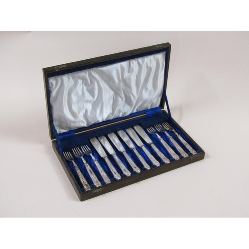 1763 - OAK BOX OF SILVER HANDLED KNIVES AND FORKS