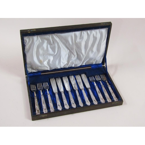 1763 - OAK BOX OF SILVER HANDLED KNIVES AND FORKS