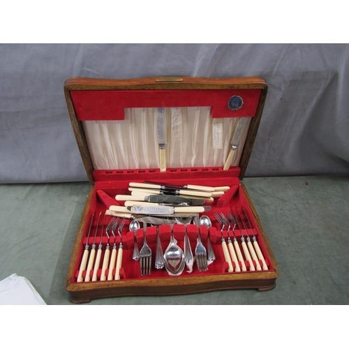 1778 - OAK CASED CANTEEN OF CUTLERY