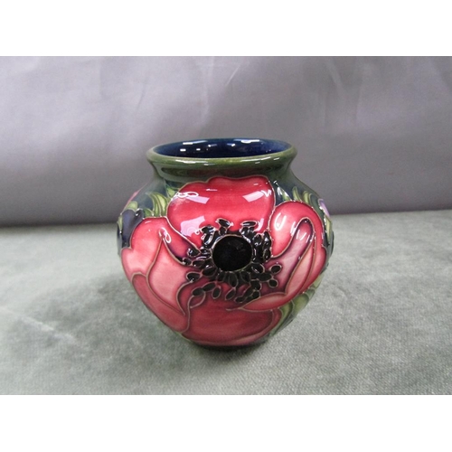 1813 - MOORCROFT ANEMONE TRIBUTE VASE, 8CM H