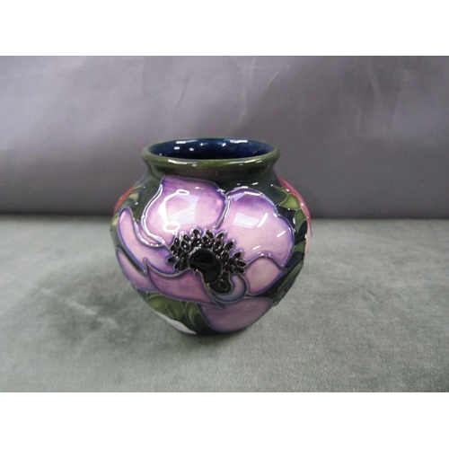 1813 - MOORCROFT ANEMONE TRIBUTE VASE, 8CM H