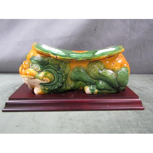 1822 - CHINESE FOO DOG POTTERY PILOW ON STAND, 24CM W