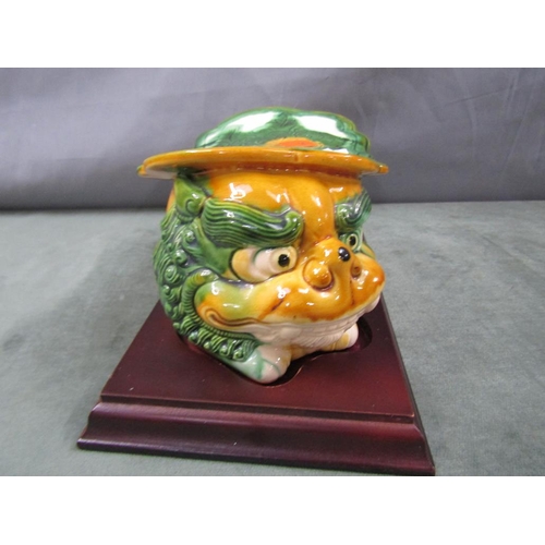 1822 - CHINESE FOO DOG POTTERY PILOW ON STAND, 24CM W