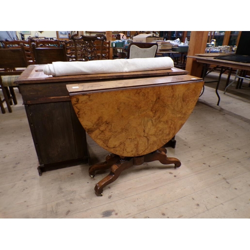 1958 - VICTORIAN FIGURED WALNUT TWIN FLAP OVAL PEDESTAL TABLE 86 x 70 cms