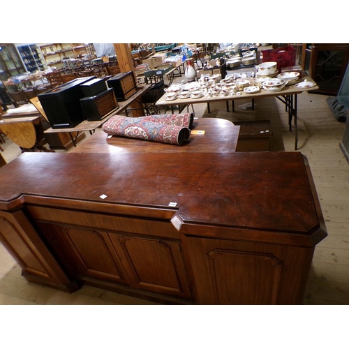 1969 - 19c MAHOGANY BREAKFRONT SIDEBOARD 210cms X 90