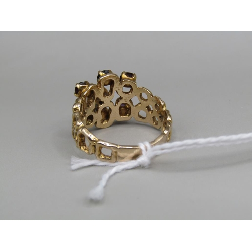 1580 - 9ct GOLD MULTI STONE SET RING SIZE P