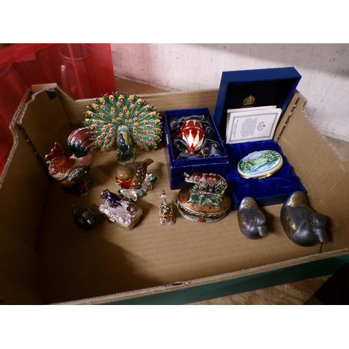 120 - BRADFORD EXCHANGE ENAMEL ANIMAL BOXES; HALCYON DAYS ETC