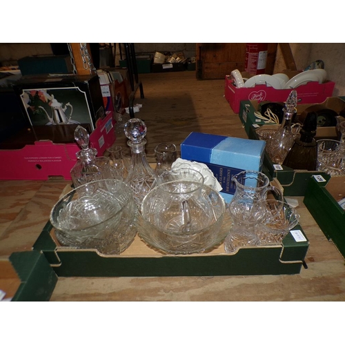 323 - BOX OF CRYSTAL GLASS - DECANTERS, JUGS, BOWLS ETC