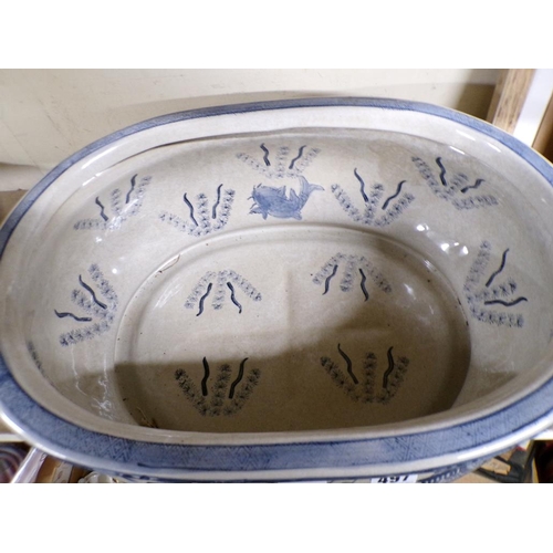 497 - LARGE ORIENTAL TWO HANDLED FOOTBATH