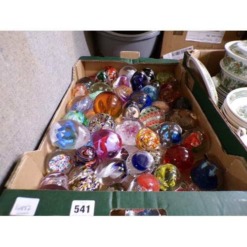 541 - BOX OF PAPERWEIGHTS TO INC. CAITHNESS