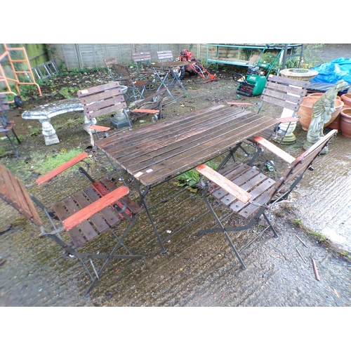 955 - GARDEN TABLE AND CHAIRS