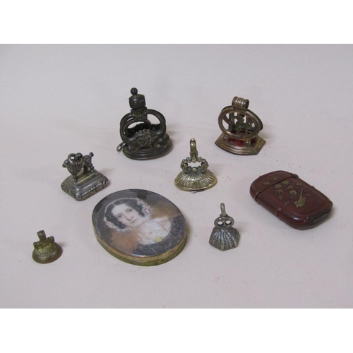 1538 - BOX OF MIXED SEALS AND INTAGLIOS PLUS AN OVAL PORTRAIT MINIATURE OF AN ORIENTAL VESTA