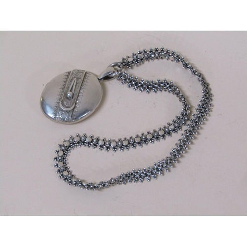 1541 - SILVER PENDANT LOCKET ON A SILVER NECKLET