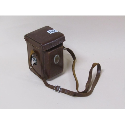 1551 - ROLLEIFLEX FRANKE AND HEIDECKE CAMERA IN BROWN LEATHER CARRY CASE