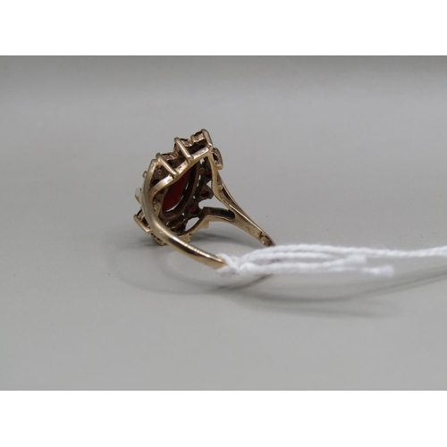 1605 - 9ct GOLD AND GARNET SET RING SIZE Q