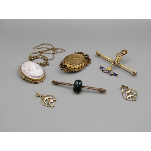 1620 - FOUR MIXED GOLD BROOCHES PLUS A CHAIN AND A PAIR OF EARRINGS - 15g TOTAL