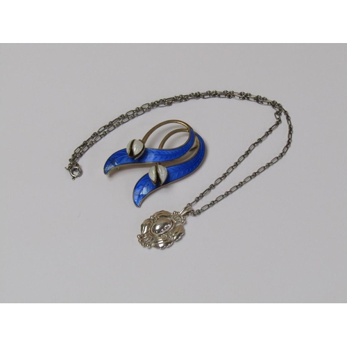 1635 - SILVER GEORG JENSEN PENDANT AND ATTACHED SILVER NECKLACE WITH A SILVER GILT AND ENAMEL NORWEGIAN FLO... 