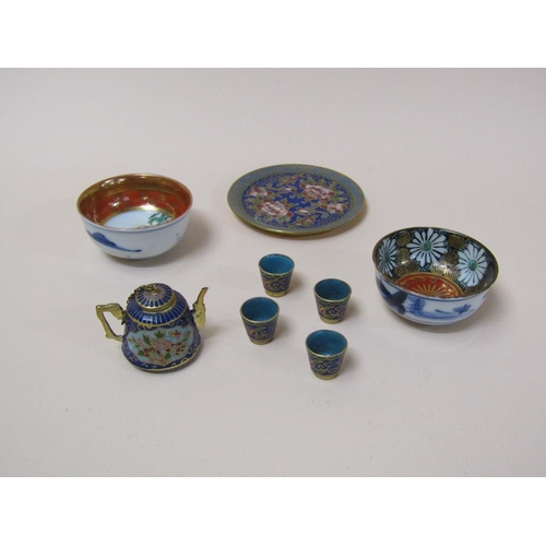 1704 - BOX OF MIXED ORIENTAL CHINA AND CLOISONNE