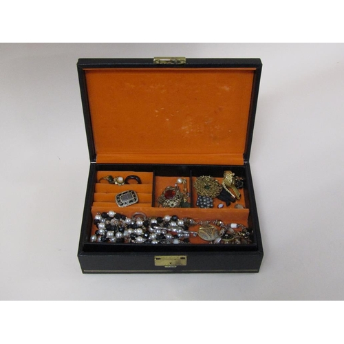 1709 - JEWELLERY BOX AND CONTENTS TO INC. NECKLACES, BROOCHES, RING SETC