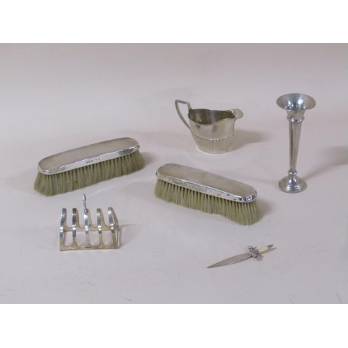 1760 - BOX OF MIXED SILVER TO INC. A TOASTRACK, TWO SILVER BACKED BRUSHES, POSY VASE AND A CREAM JUG