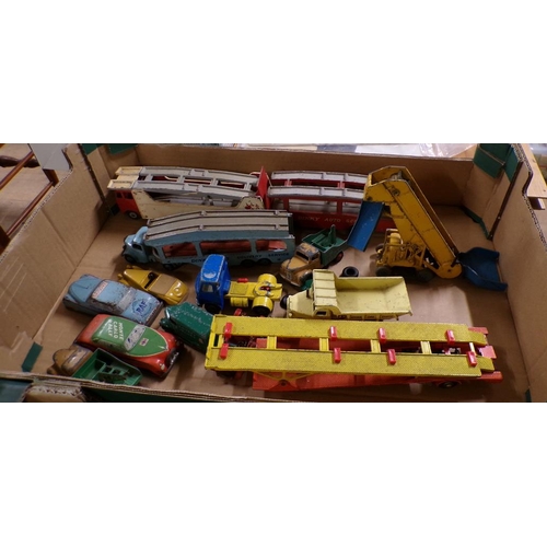 1307 - BOX OF DIECAST VEHICLES TO INCL DINKY, MECCANO