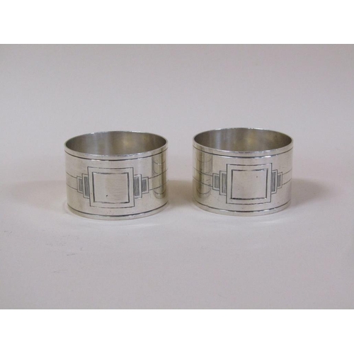 1785 - BOXED SET OF TWO WALKER AND HALL ART DECO STYLE NAPKIN RINGS