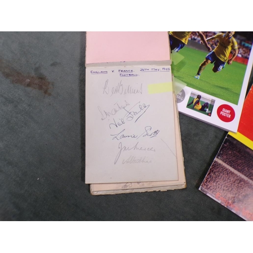 1811 - AUTOGRAPH ALBUM CONTAINING VARIOUS SPORTS AND INC THE BELGIAN NATIONAL FOOTBALL TEAM AUTOGRAPHS AND ... 