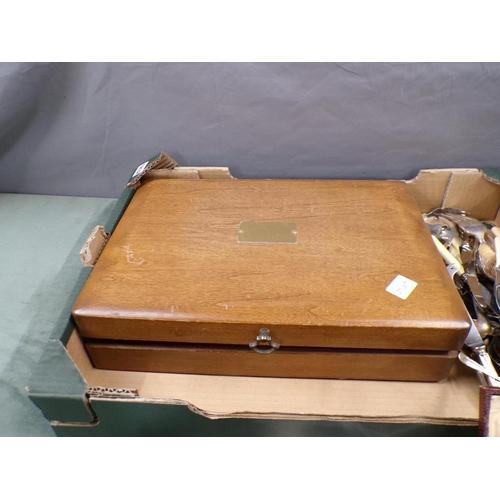 1832 - BOX OF MIXED SILVER PLATE CUTLERY TO INC. CANTEEN OF COMMUNITY PLATE