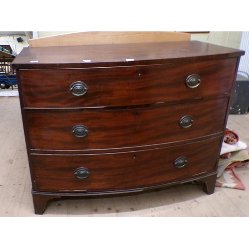 2089 - EARLY 19C MAHOGANY SMALL SLIGHT BOW FRONT CHEST OF THREE LONG DRAWERS, 108CM W, 84CMH