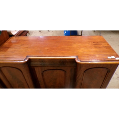 2094 - VICTORIAN MAHOGANY SIDEBOARD WITH CENTRAL DRAWER OVER CUPBOARD FLANKED BY TWO SIDE CUPBOARDS, 153CM ... 